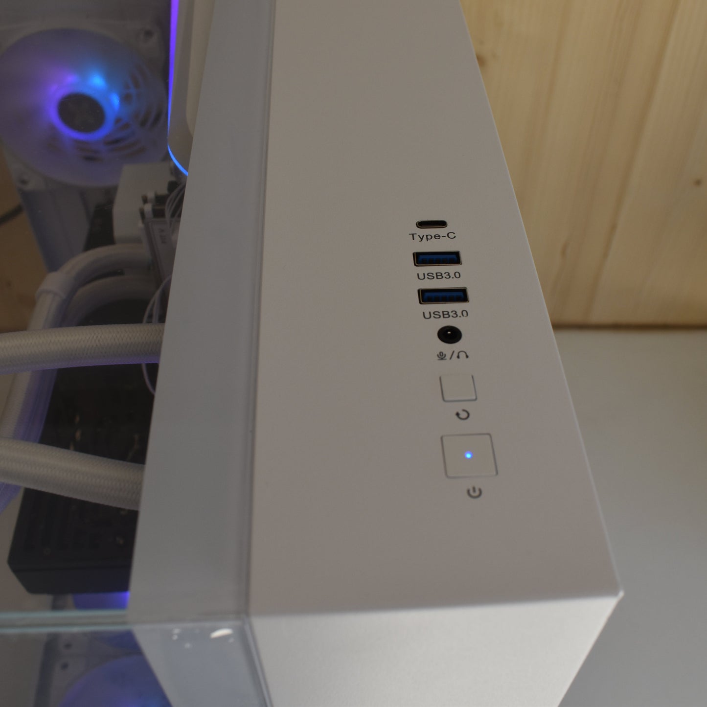 Radiance PC RTX 5070 - Ryzen 7 7500F