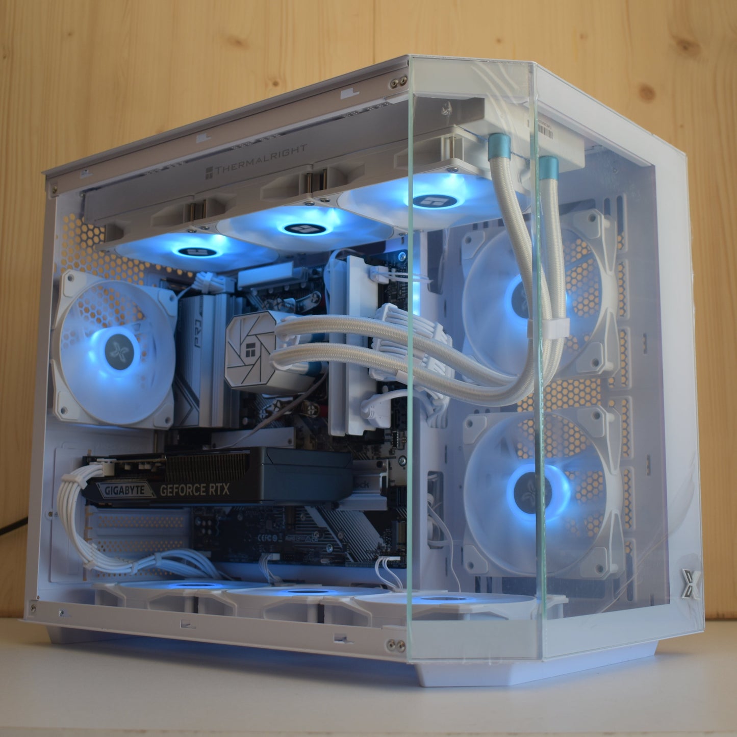 Radiance PC RTX 5060 TI 16 Go - Ryzen 5 7500F