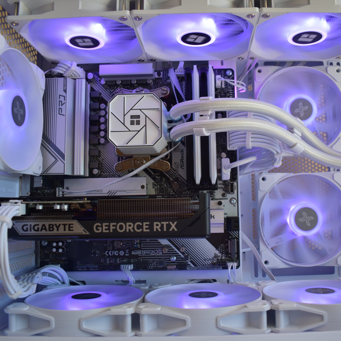 Radiance PC RTX 5060 TI 16 Go - Ryzen 5 7500F