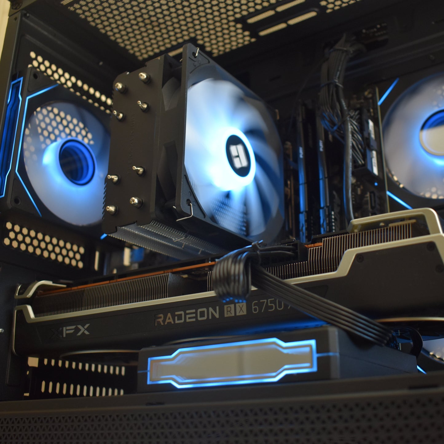 Radiance PC RX 9060 XT 8GB - Intel i5 14400F