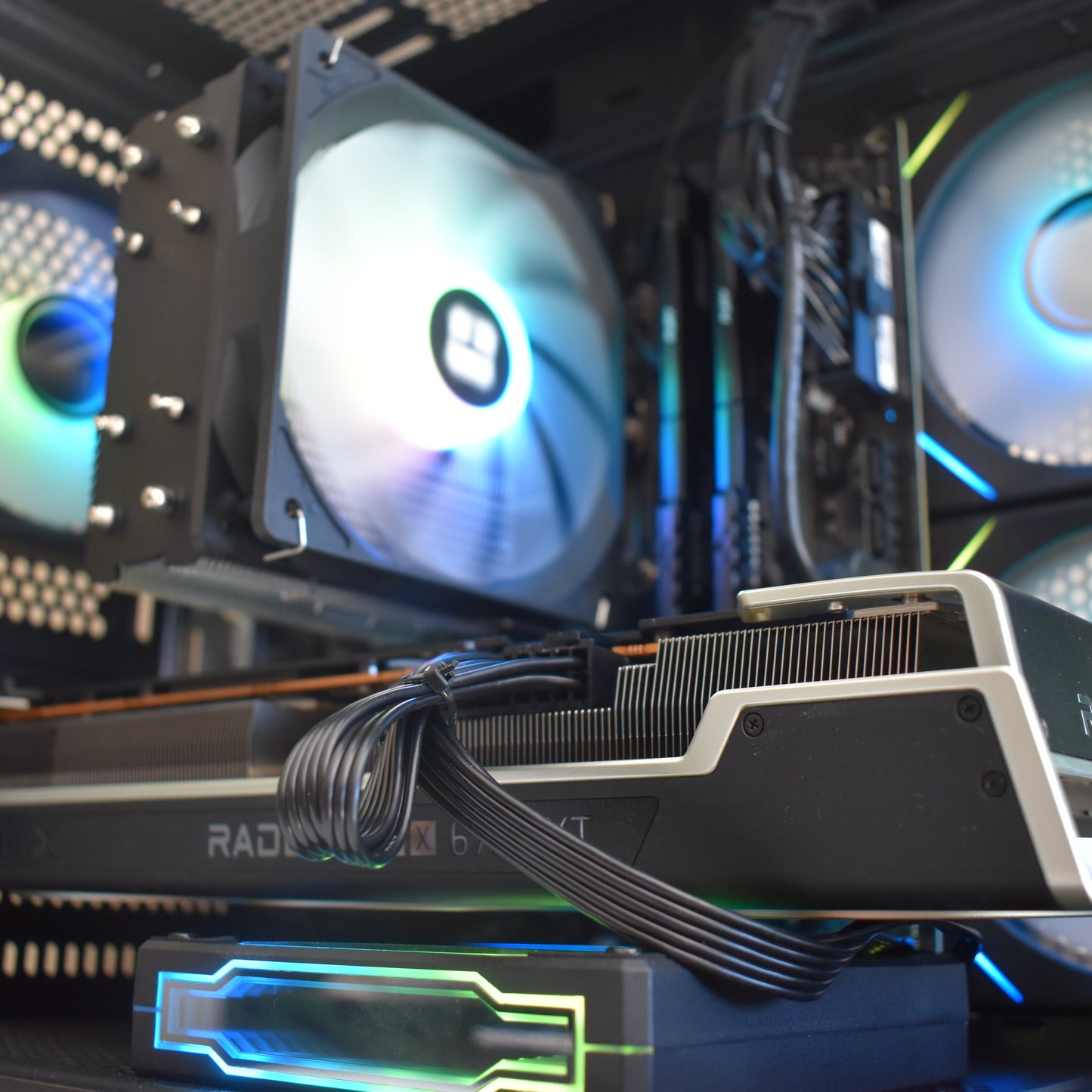 Radiance PC RX 9060 XT 8GB - Intel i5 14400F