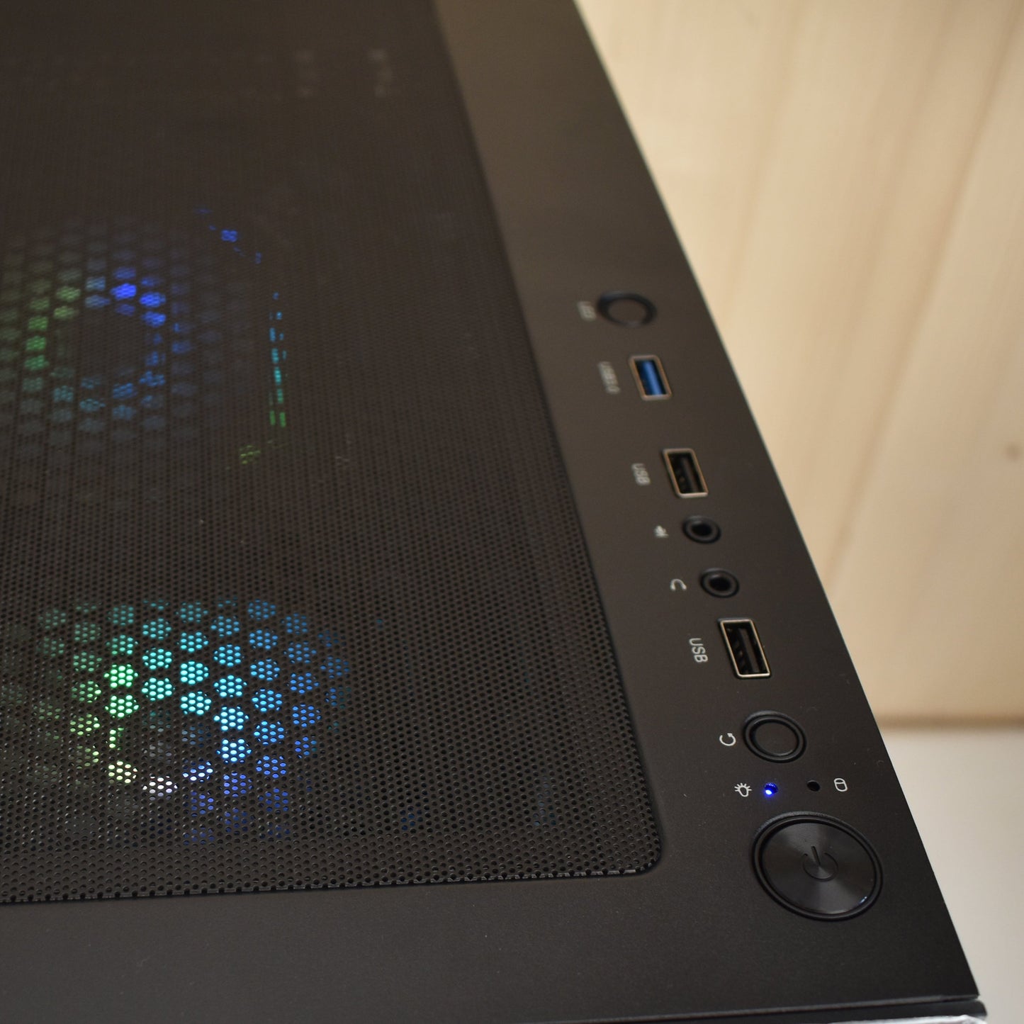 Radiance PC RX 9060 XT 8GB - Intel i5 14400F