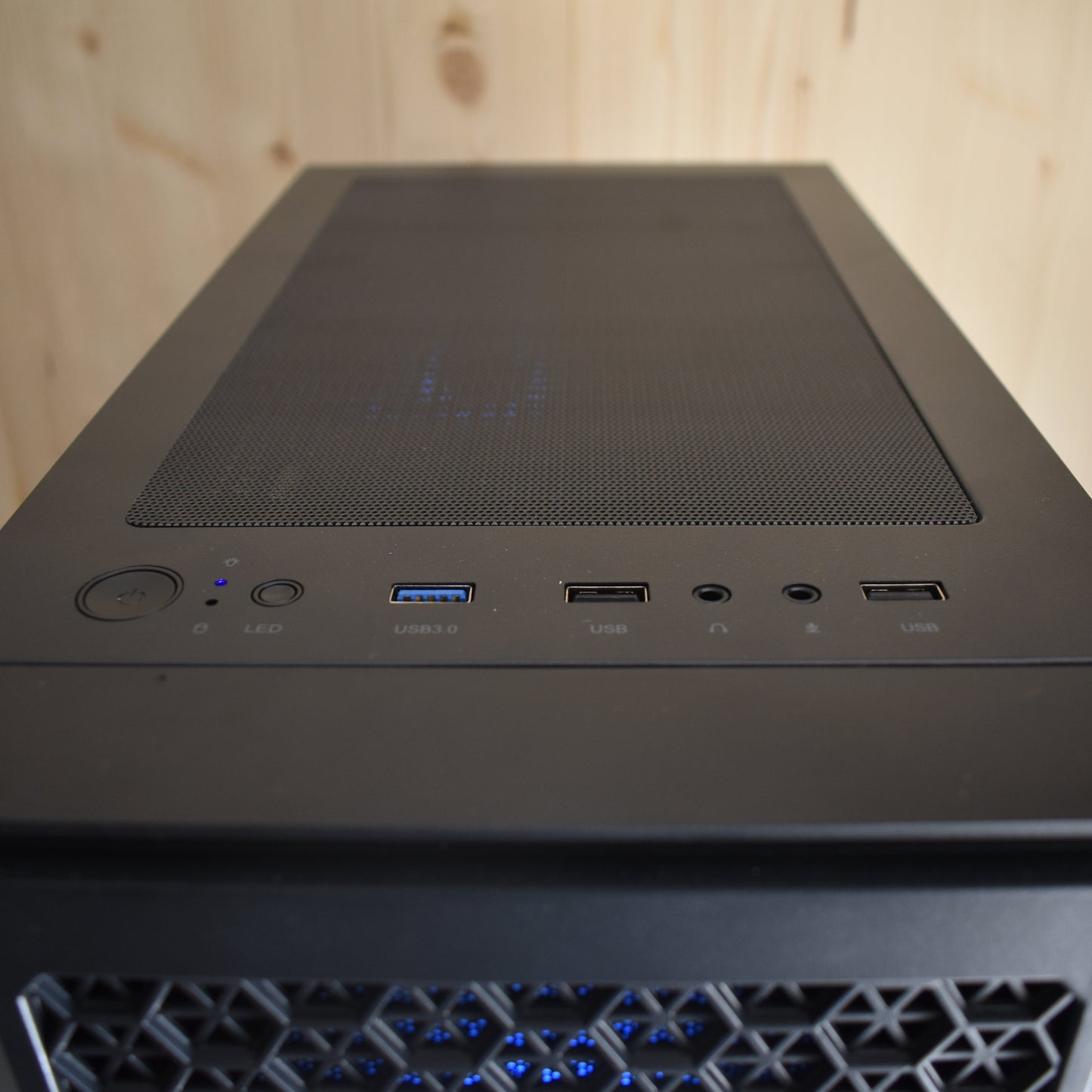 Radiance PC RX 9060 XT 16 Go - Intel I5 14400F