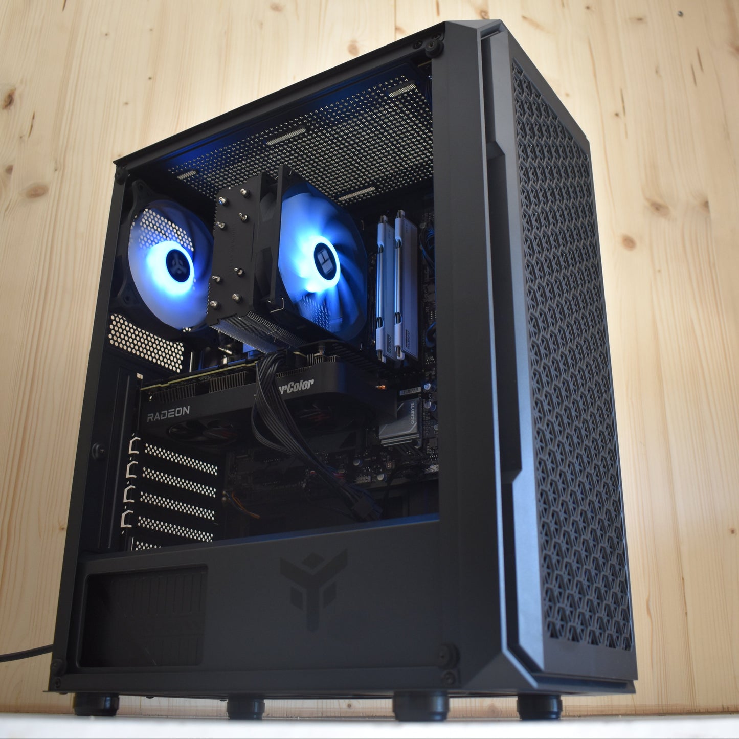 Radiance PC RX 9060 XT 16 Go - Intel I5 14400F