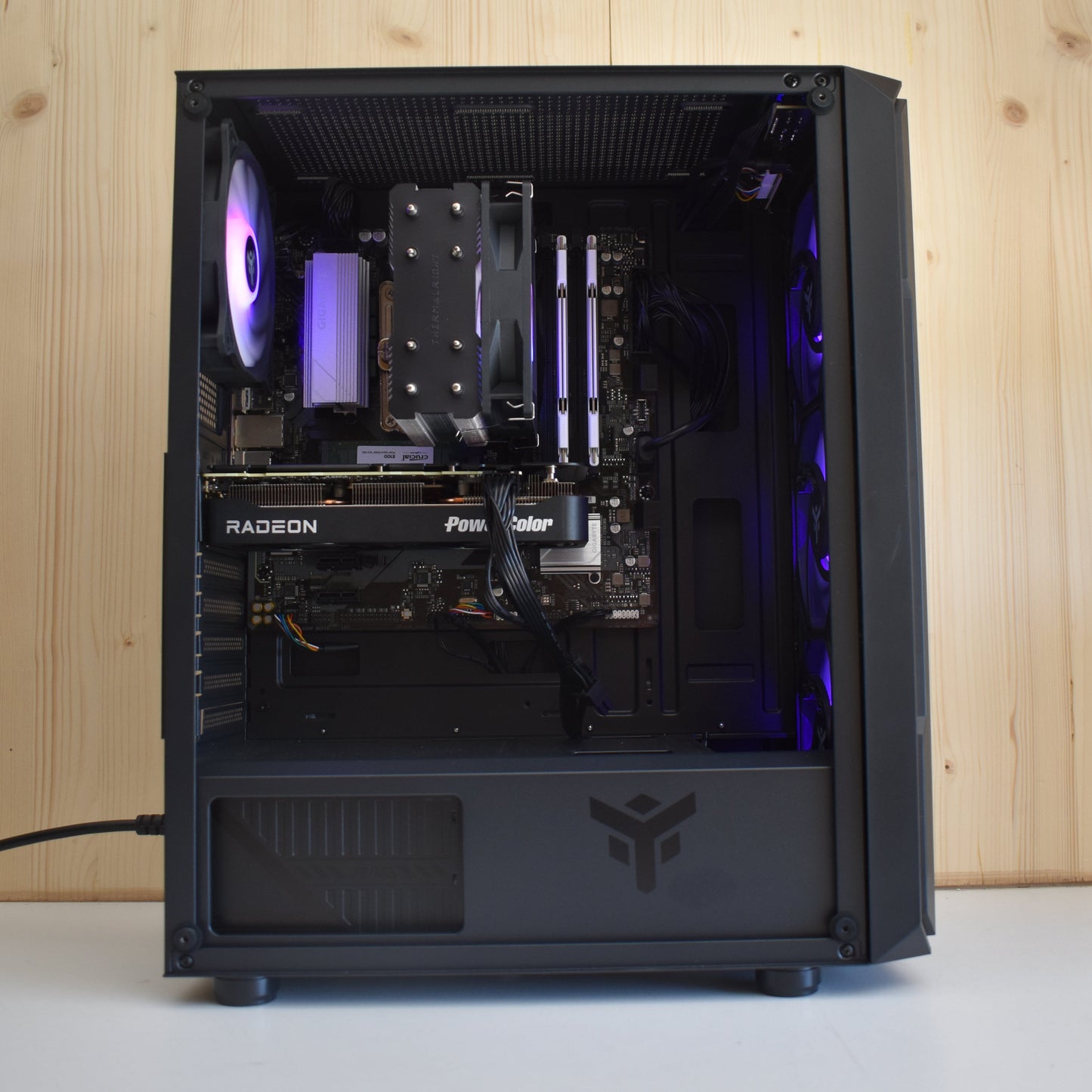 Radiance PC RX 9060 XT 16 Go - Intel I5 14400F