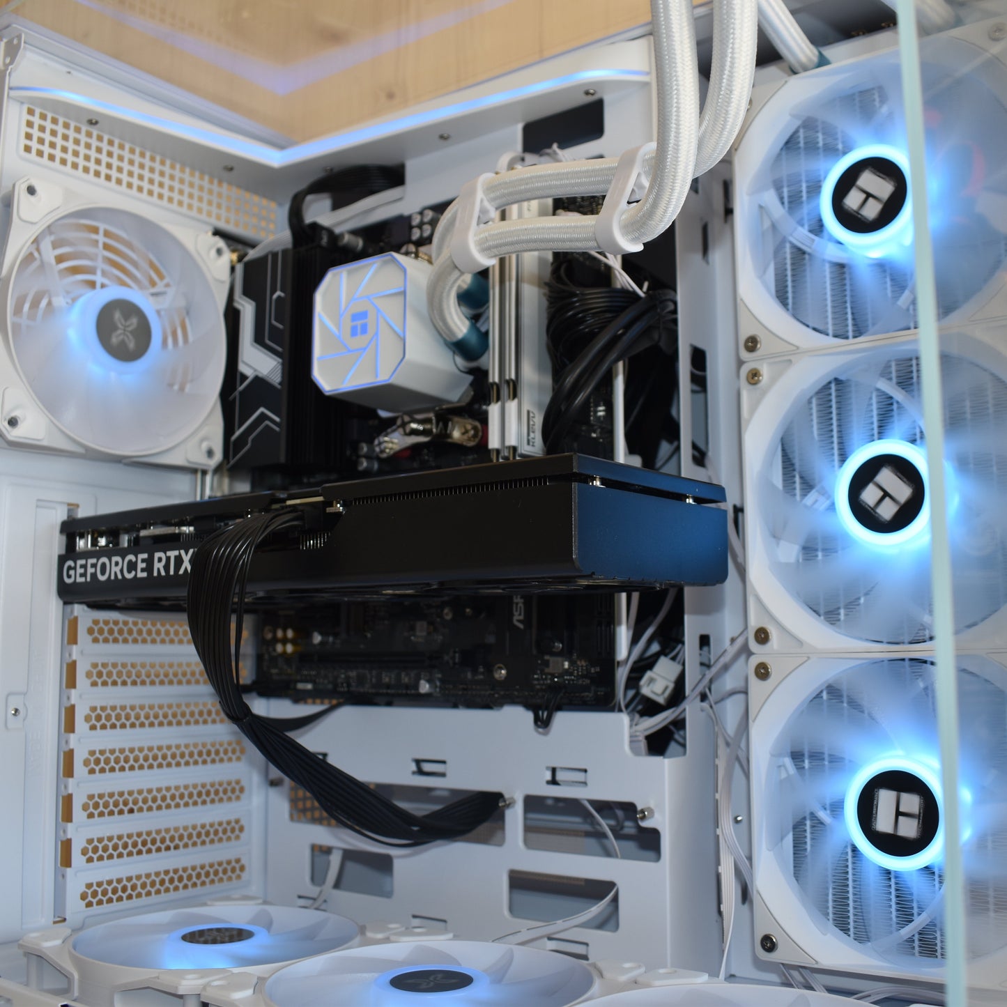 Radiance PC RTX 5070 - Ryzen 7 7500F