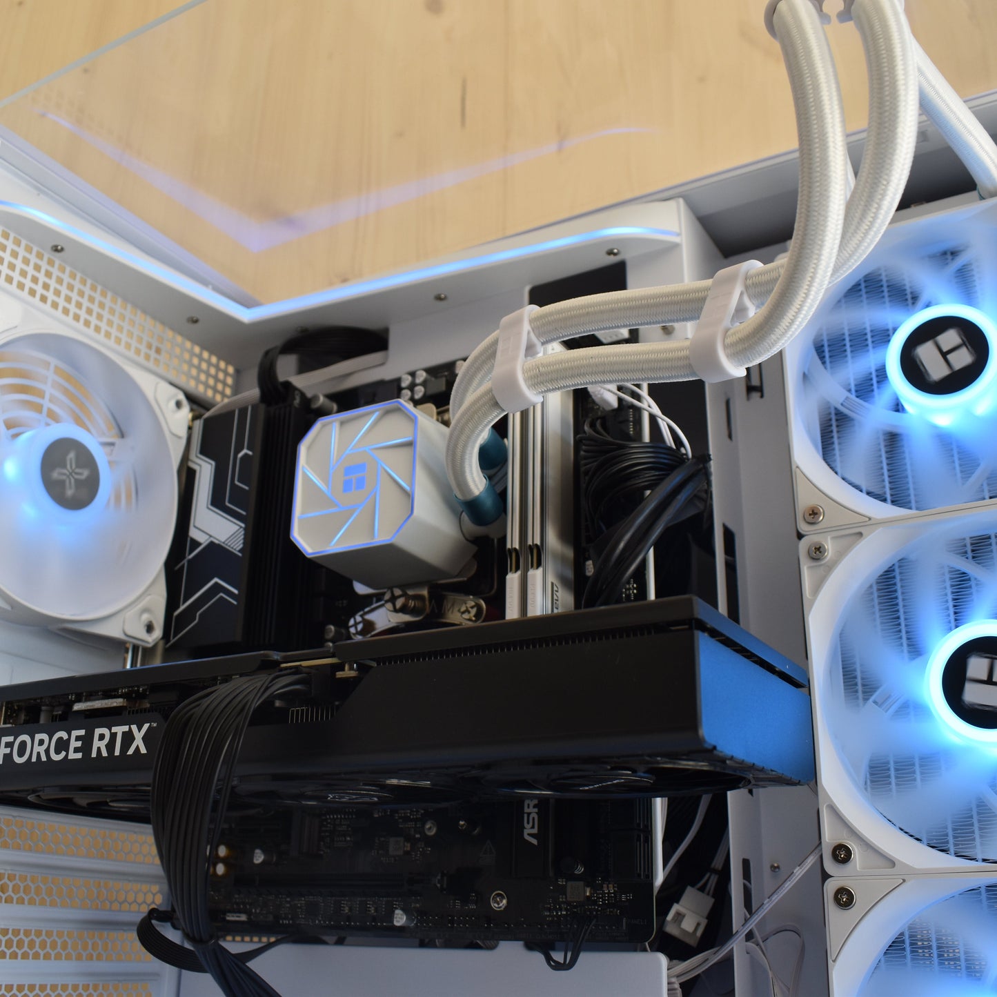Radiance PC RTX 5070 - Ryzen 7 7500F