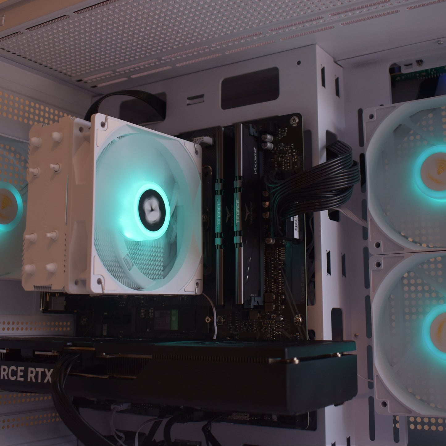 Radiance PC RTX 5060 TI 16Go - Ryzen 5 5600