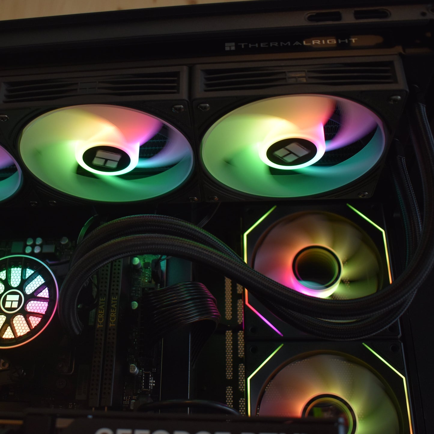 Radiance PC RX 9070 XT - Ryzen 5 7500X3D