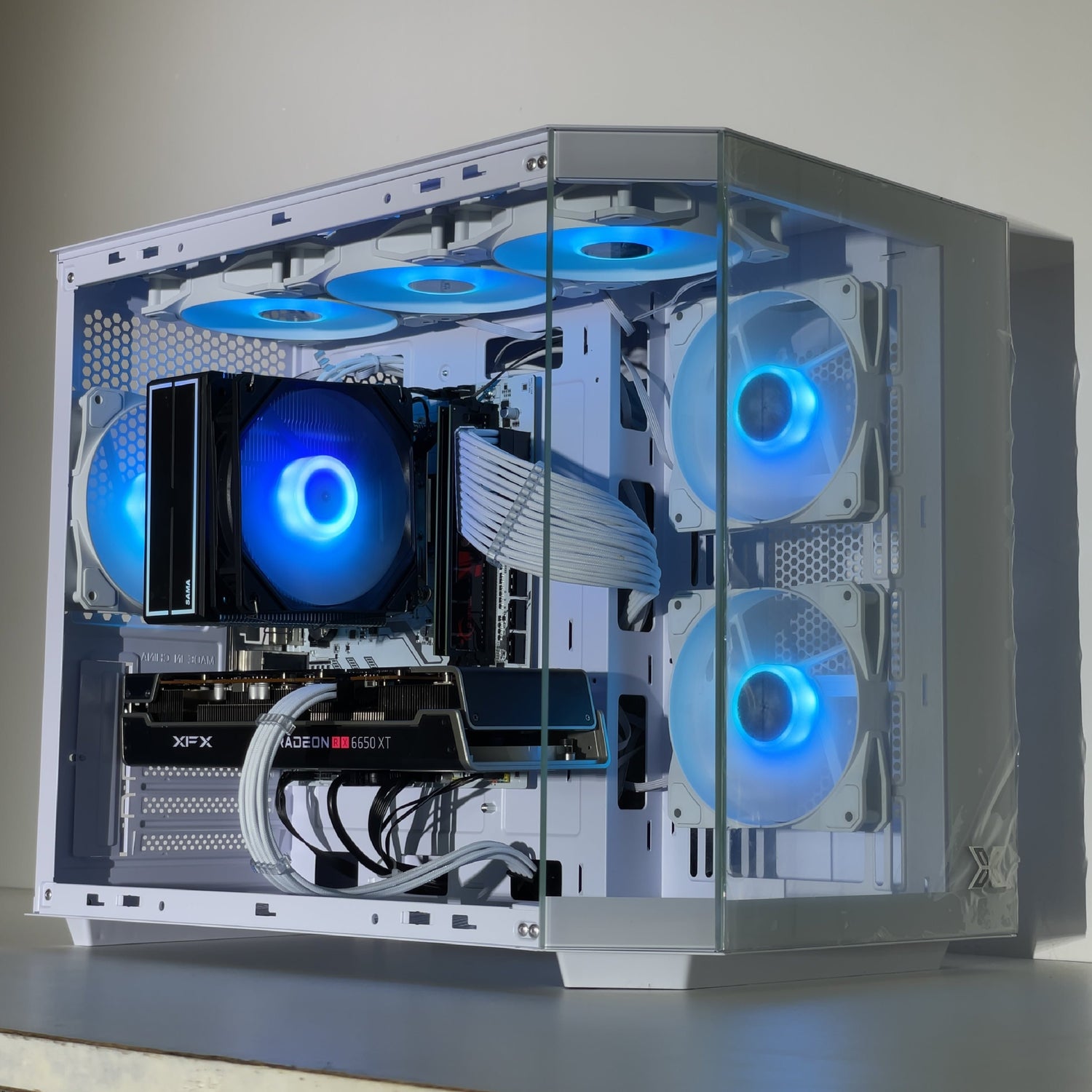 White aquarium 